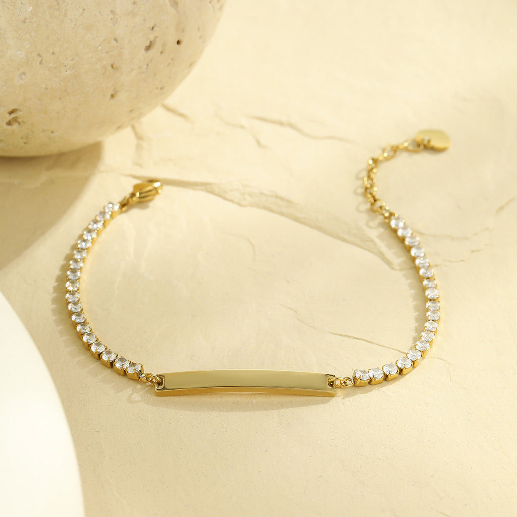 Bracelet gravé orné de diamants