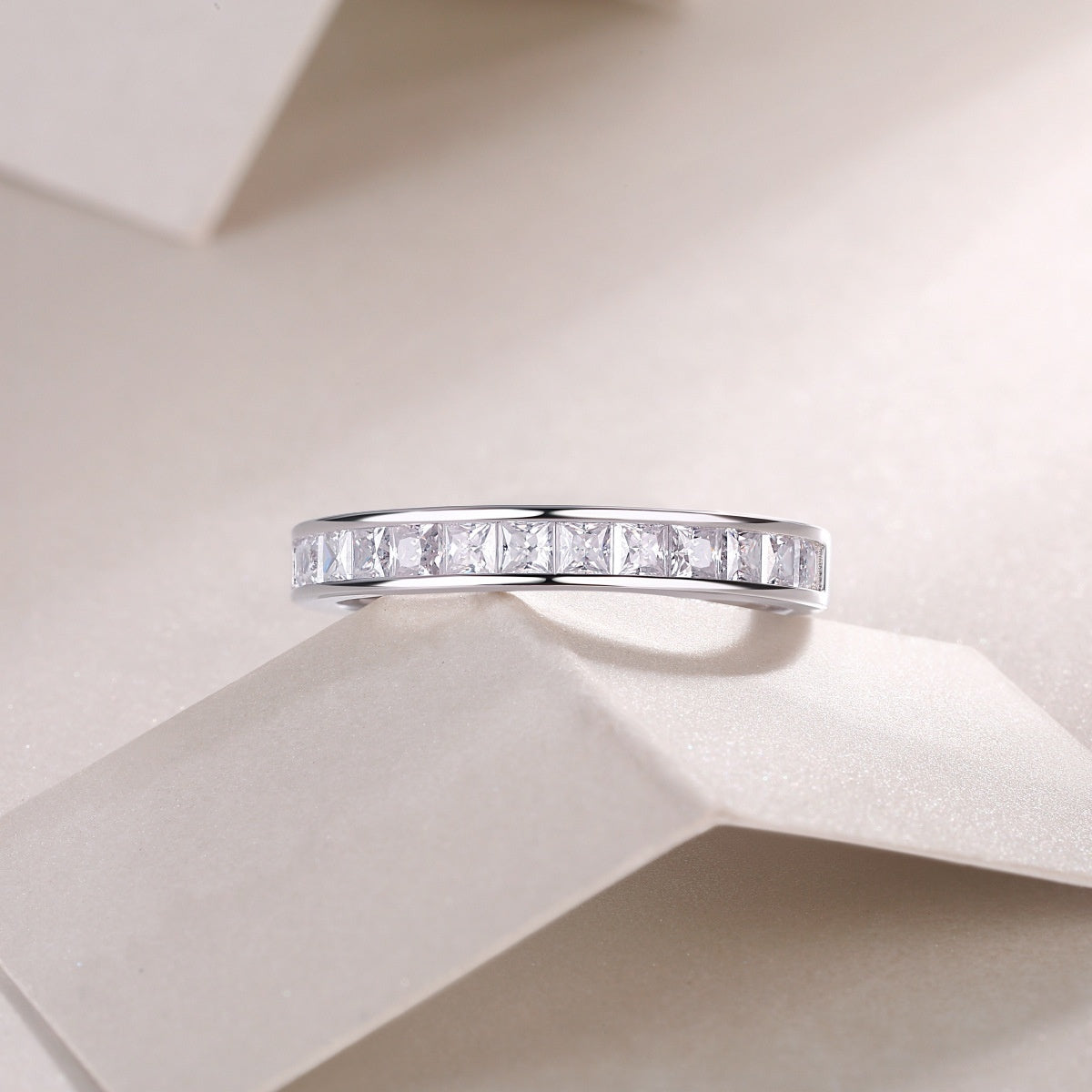 Bague fermée en argent S925 sertie de moissanite