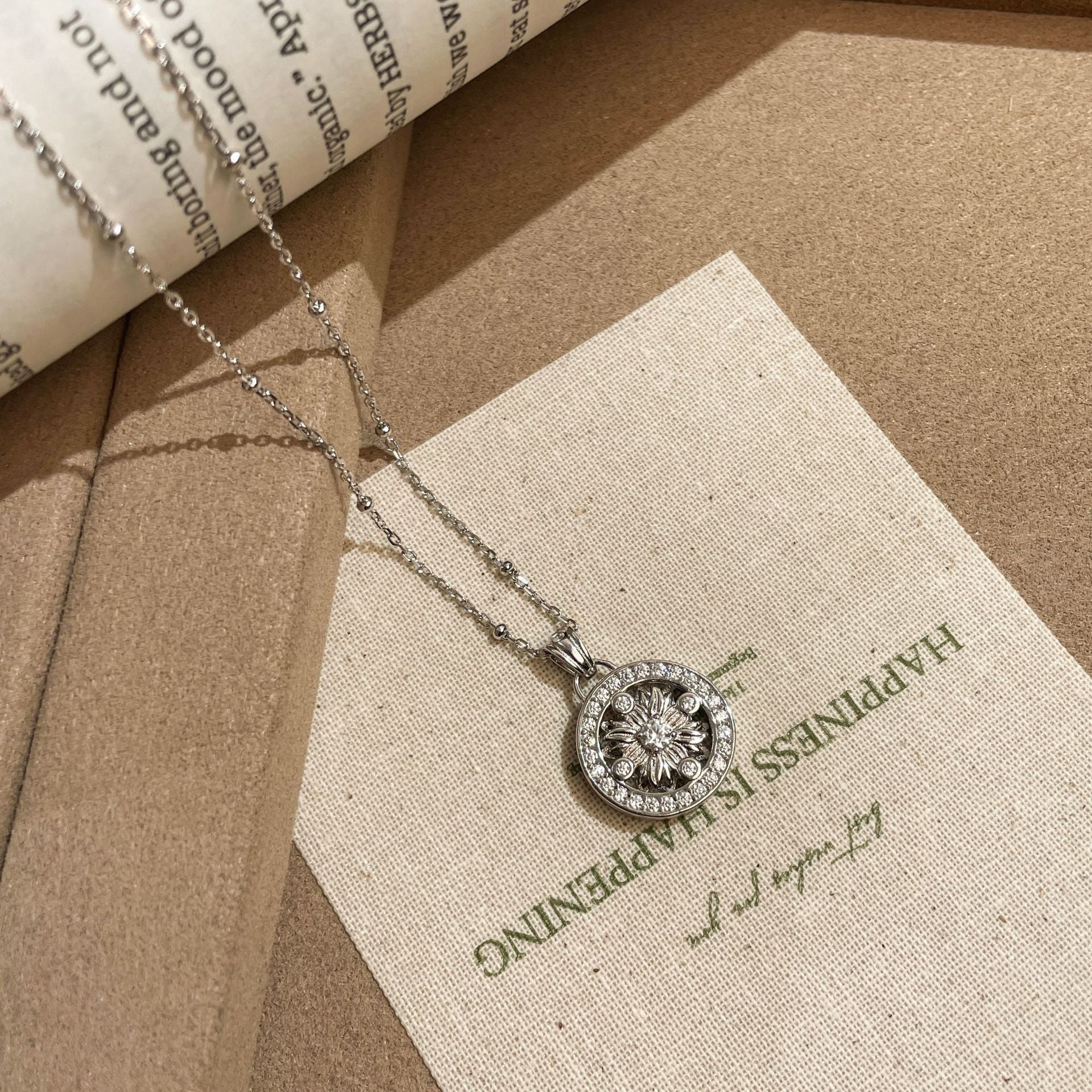 Collier “Soleil” géométrique