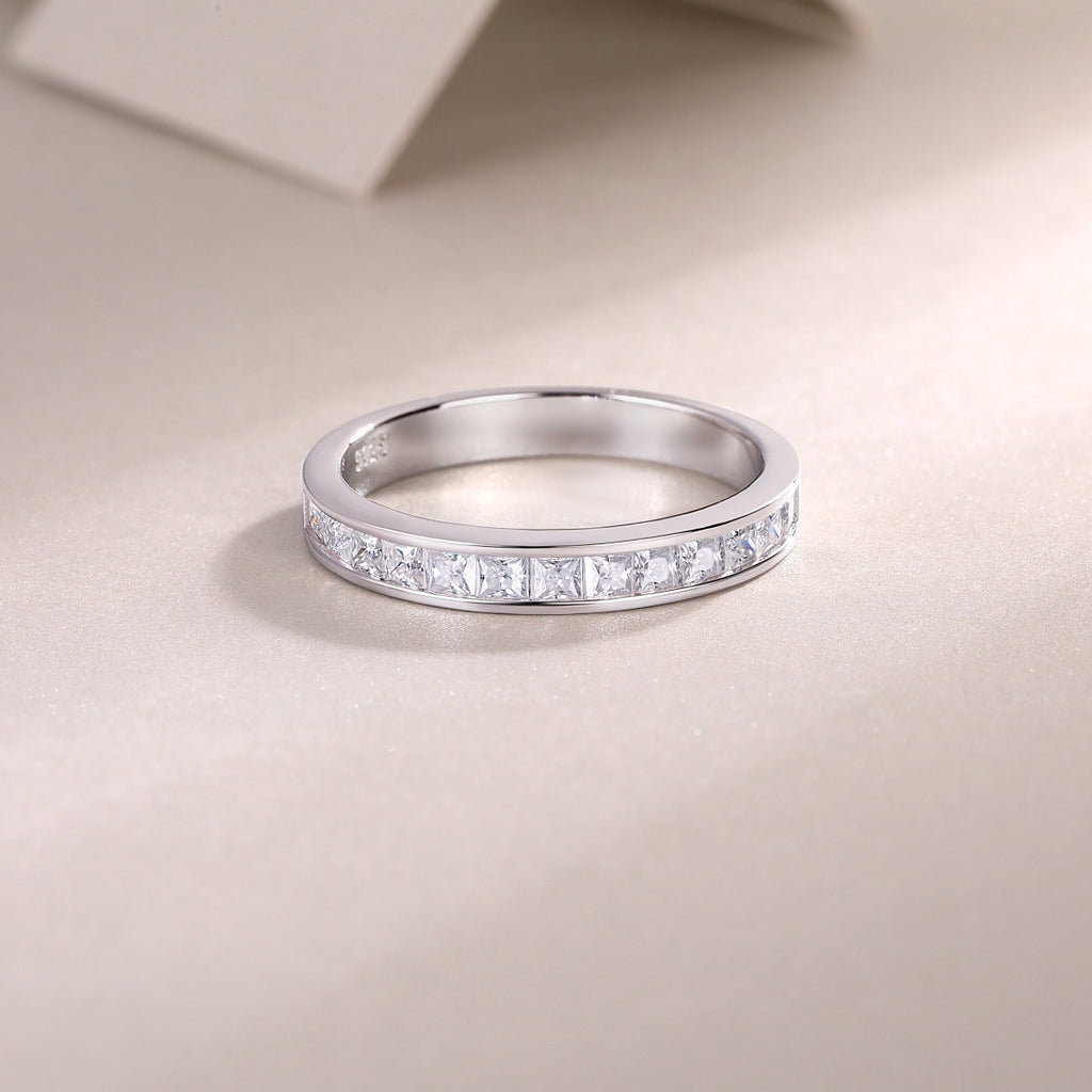 Bague fermée en argent S925 sertie de moissanite