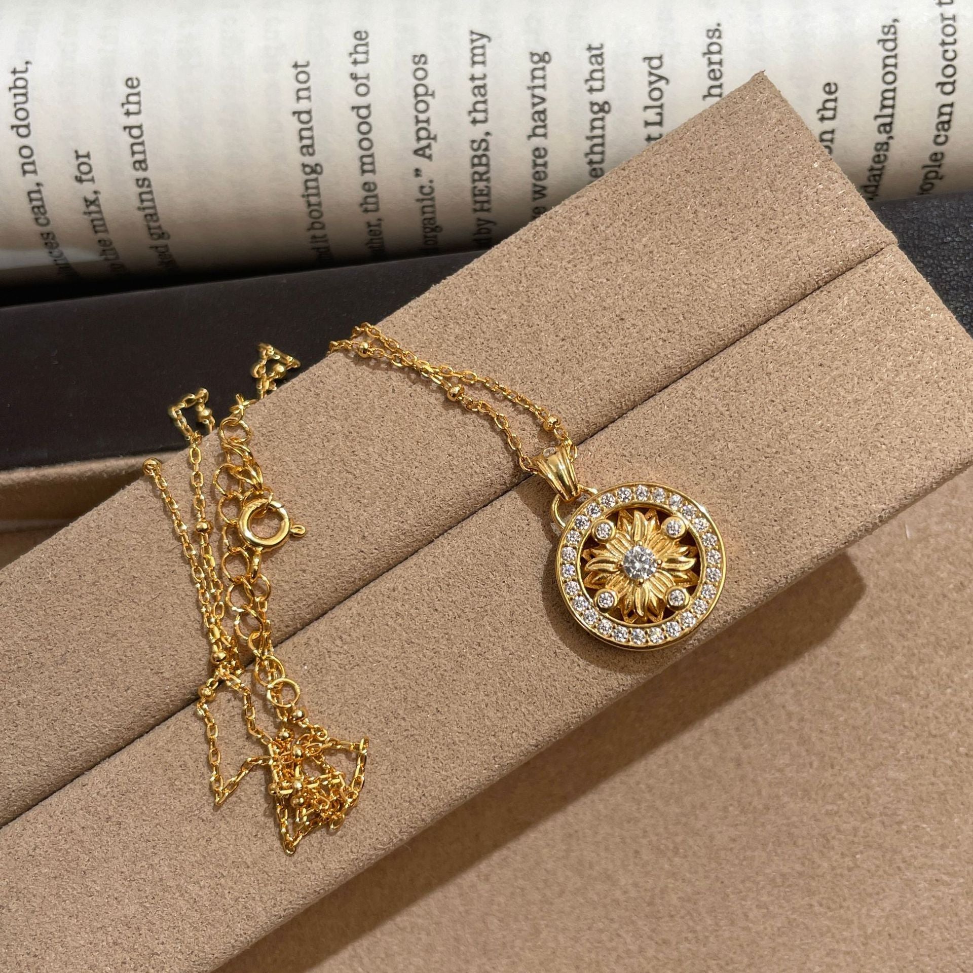 Collier “Soleil” géométrique