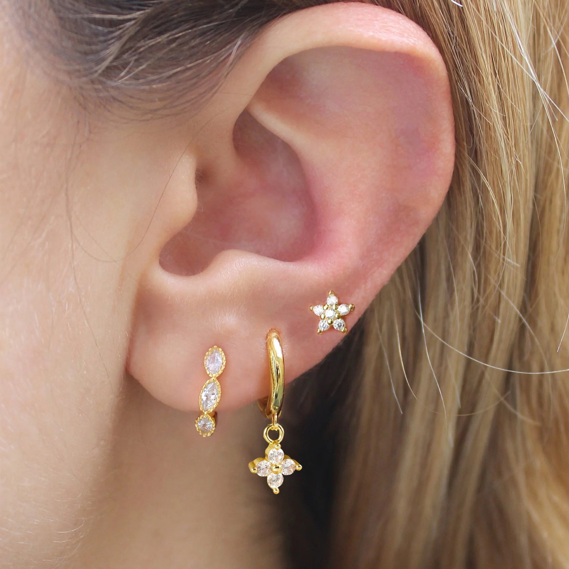 Boucles d’oreilles géométriques à fleurs en cristal
